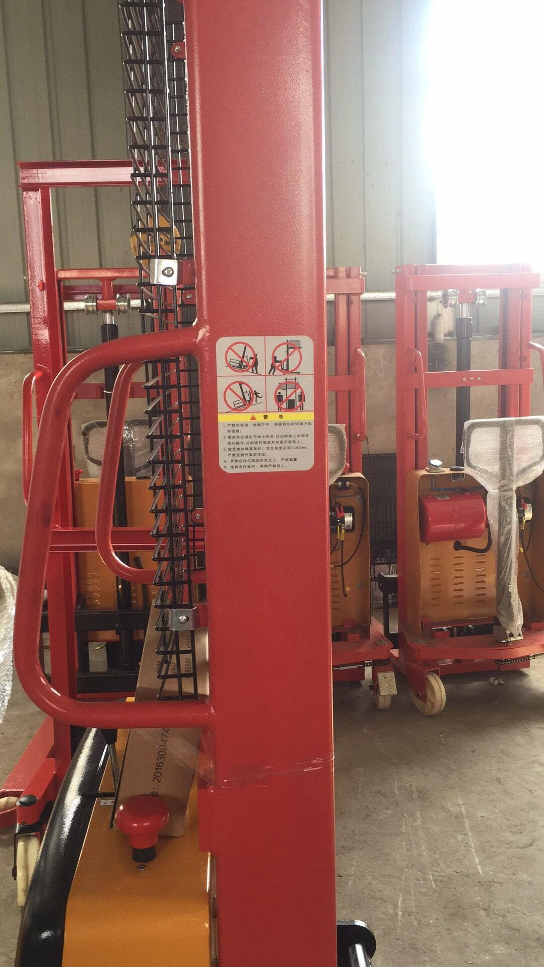 2T SEMI ELECTRIC STACKER