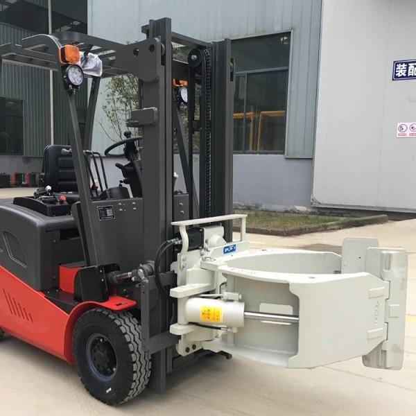 ELECTRIC FORKLIFT WITH PAPER ROLL CLAMP