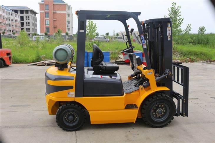 GASOLINE PROPANE FORKLIFT 1.5 TONS