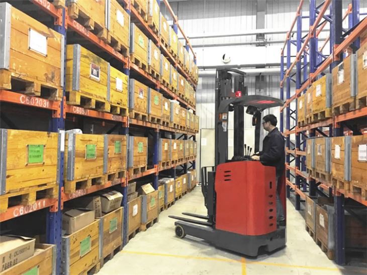 1.5 Tons Electric Reach Truck With EPS Steering