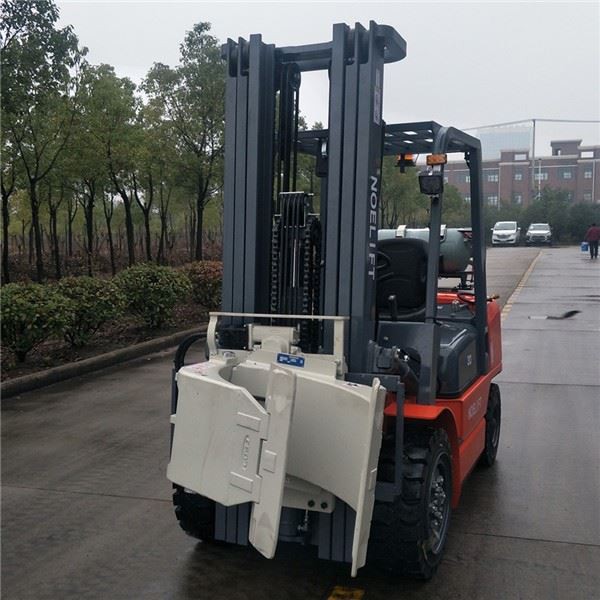 Forklift Truck With Paper Roll Clamp