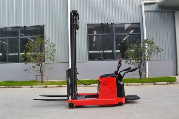 Electric Reach Stacker