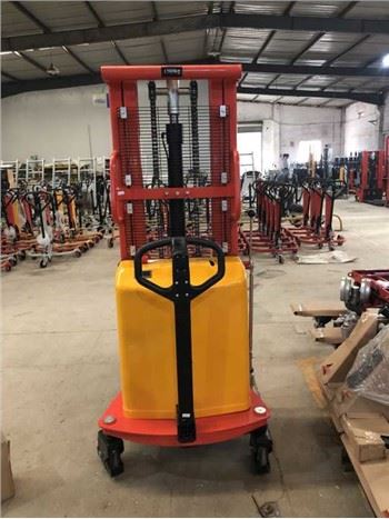 DYC1500kg Semi Electric Pallet Stacker With 3.5m Lift Height